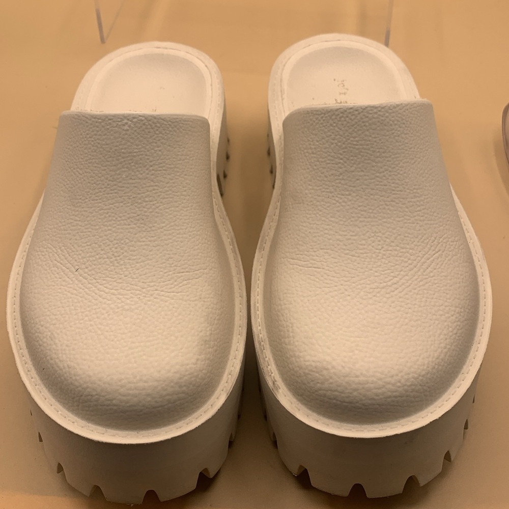 Jeffrey Campbell Cream Platform Clogs Lug Sole Slip On Mules Womens US 7 (EU 38) - Picture 2 of 6